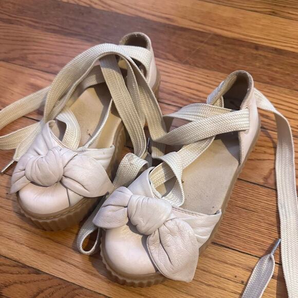 This is a Fenty x Puma Bow Creeper Sandal - Picture 2 of 7